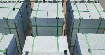 巴中 芝麻白花岗岩5公分地铺石 花岗岩厂家工厂装车日常