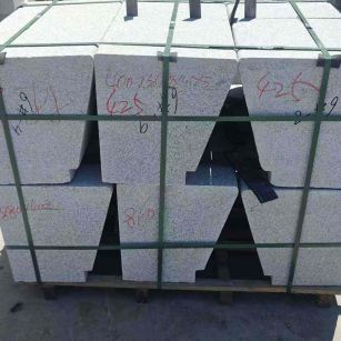 巴中 芝麻白异形坐凳，石凳