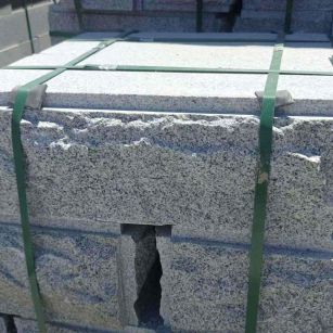 巴中 芝麻白花岗岩自然面成品