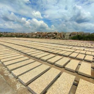 巴中 黄金麻花岗岩荔枝面地铺石防护中