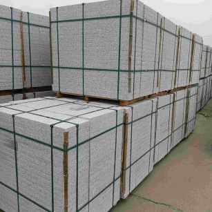 巴中 白麻花岗岩石材荔枝面地铺石（300*600*50）