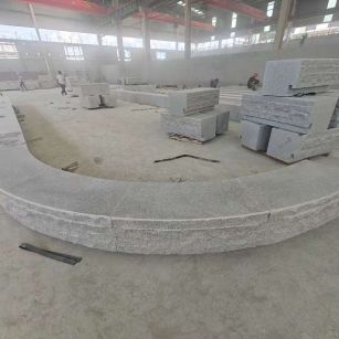 巴中 芝麻白异形坐凳，自然面光面弧形加工