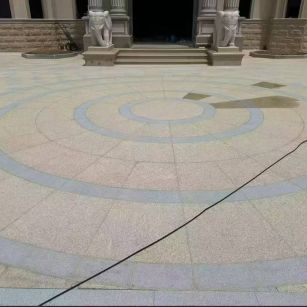 巴中 黄金麻芝麻灰花岗岩石材地铺拼接效果