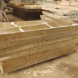 巴中 黄金麻栏杆料半成品加工中