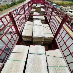 巴中 黄金麻花岗岩荔枝面，光面毛板装车完成