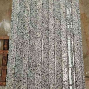 巴中 芝麻白花岗岩荔枝面雕刻盲道，盲条