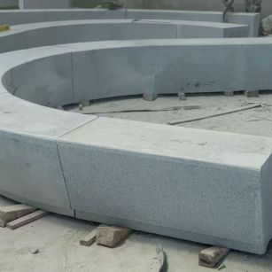 巴中 芝麻白花岗岩光面弧形坐凳