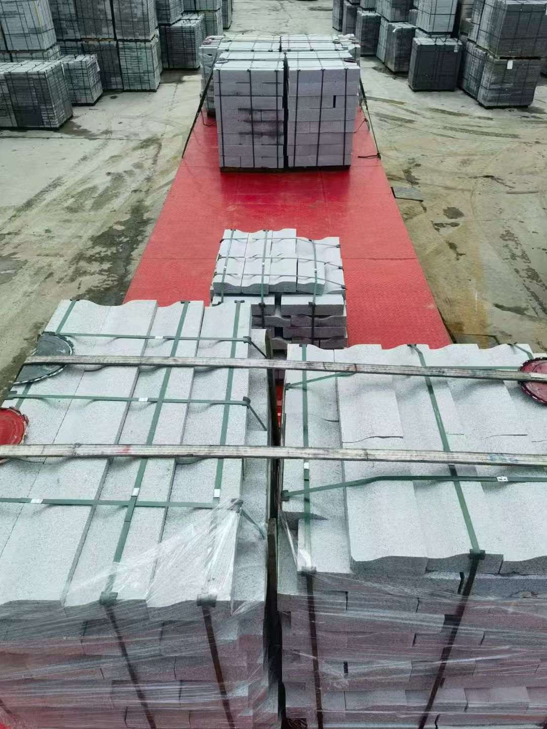 巴中 芝麻白仿形加直形路沿石出货日常