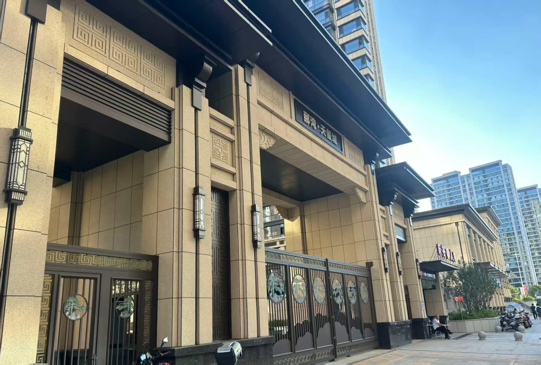 巴中 黄金麻花岗岩荔枝面小区门楼外墙干挂