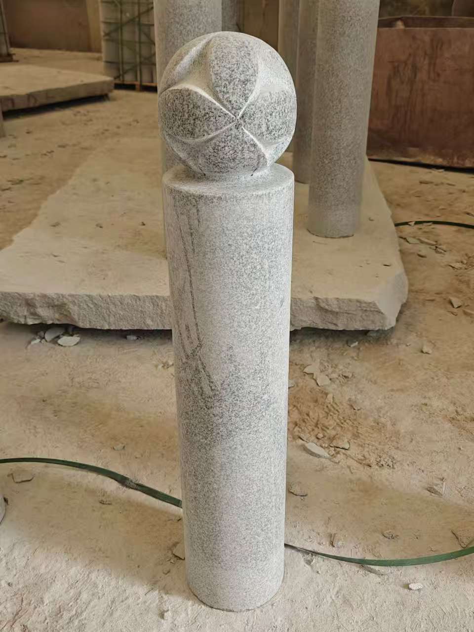 巴中 芝麻白花岗岩石材挡车石柱、停车柱、圆柱挡车柱、方柱挡车柱等