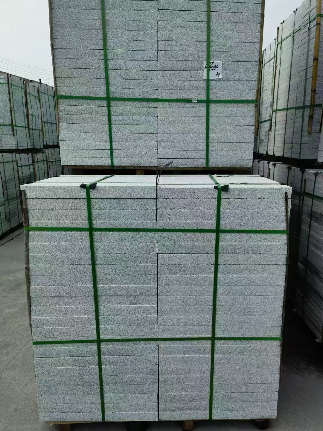 巴中 芝麻白火烧，园林广场市政工程地铺石，1.8~5.0厚均有现货