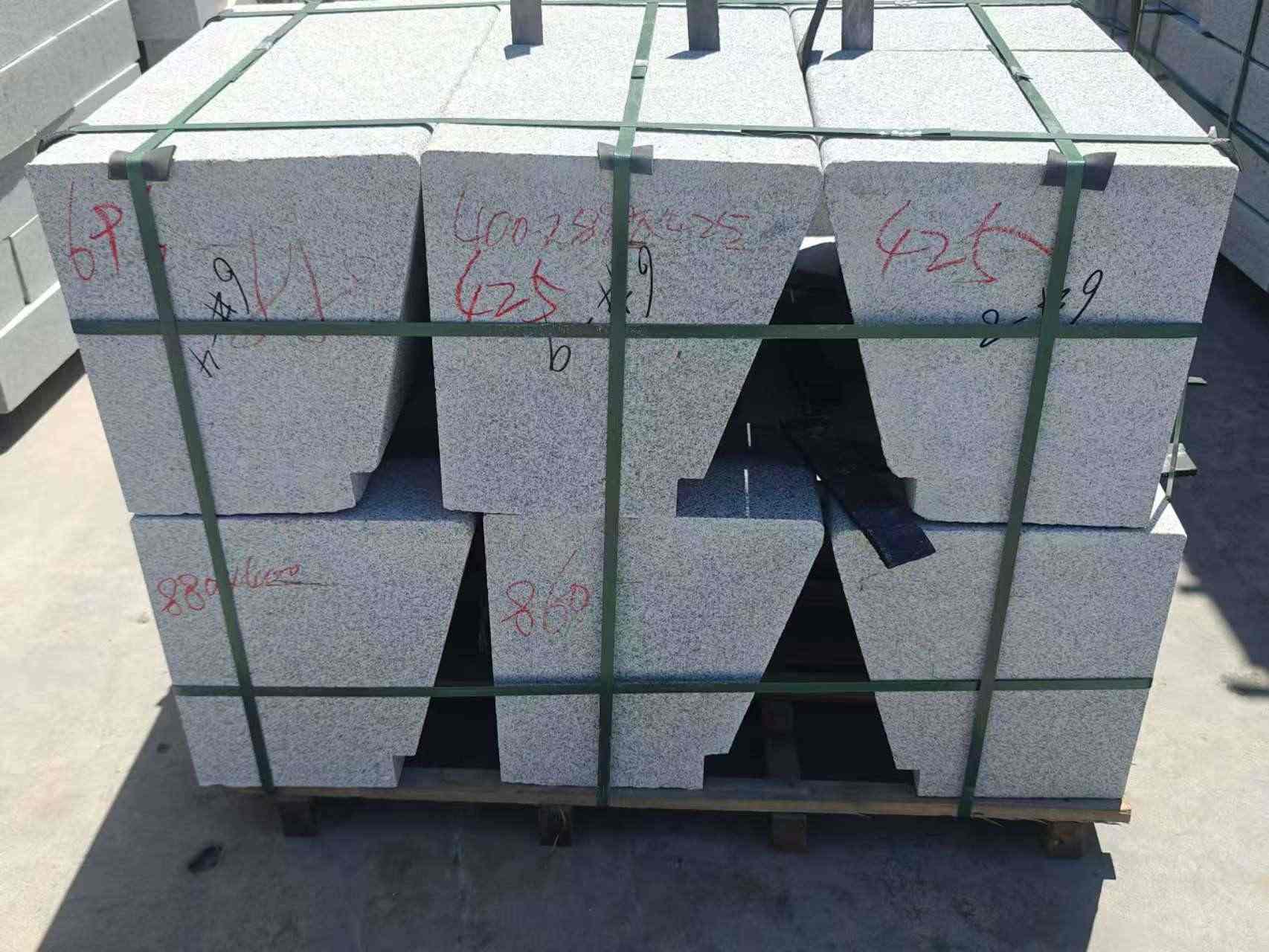 巴中 芝麻白异形坐凳，石凳