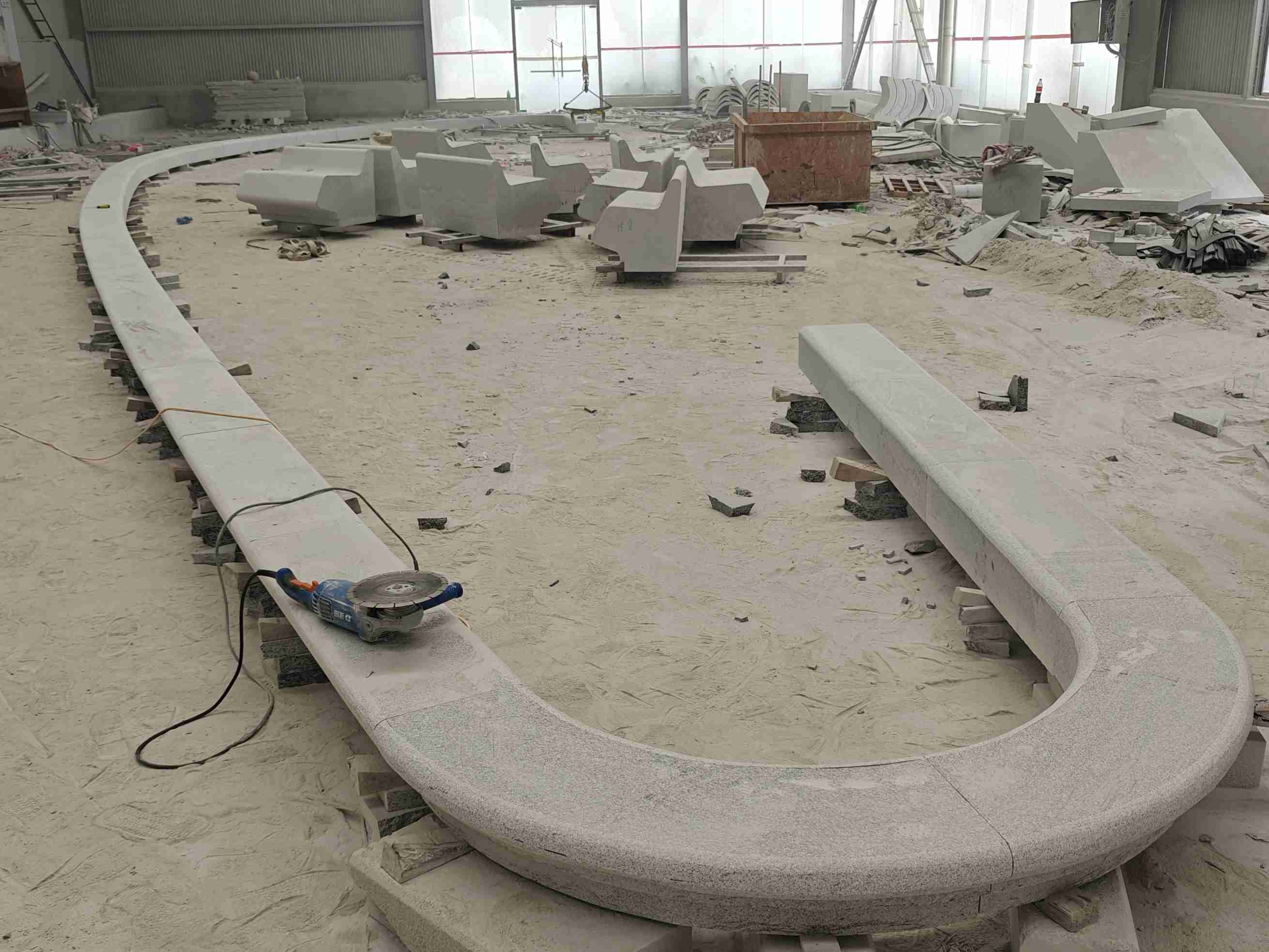 巴中 芝麻白花岗岩弧形花坛石，坐凳石