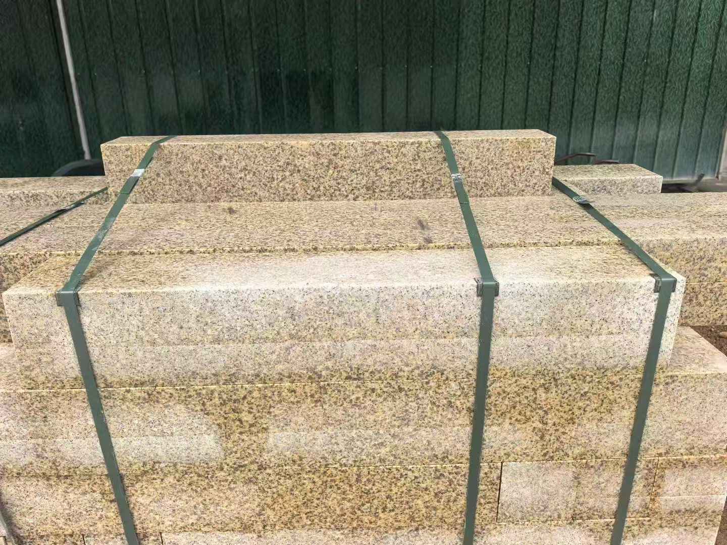 巴中 黄金麻花岗岩石材机切面栏杆料半成品