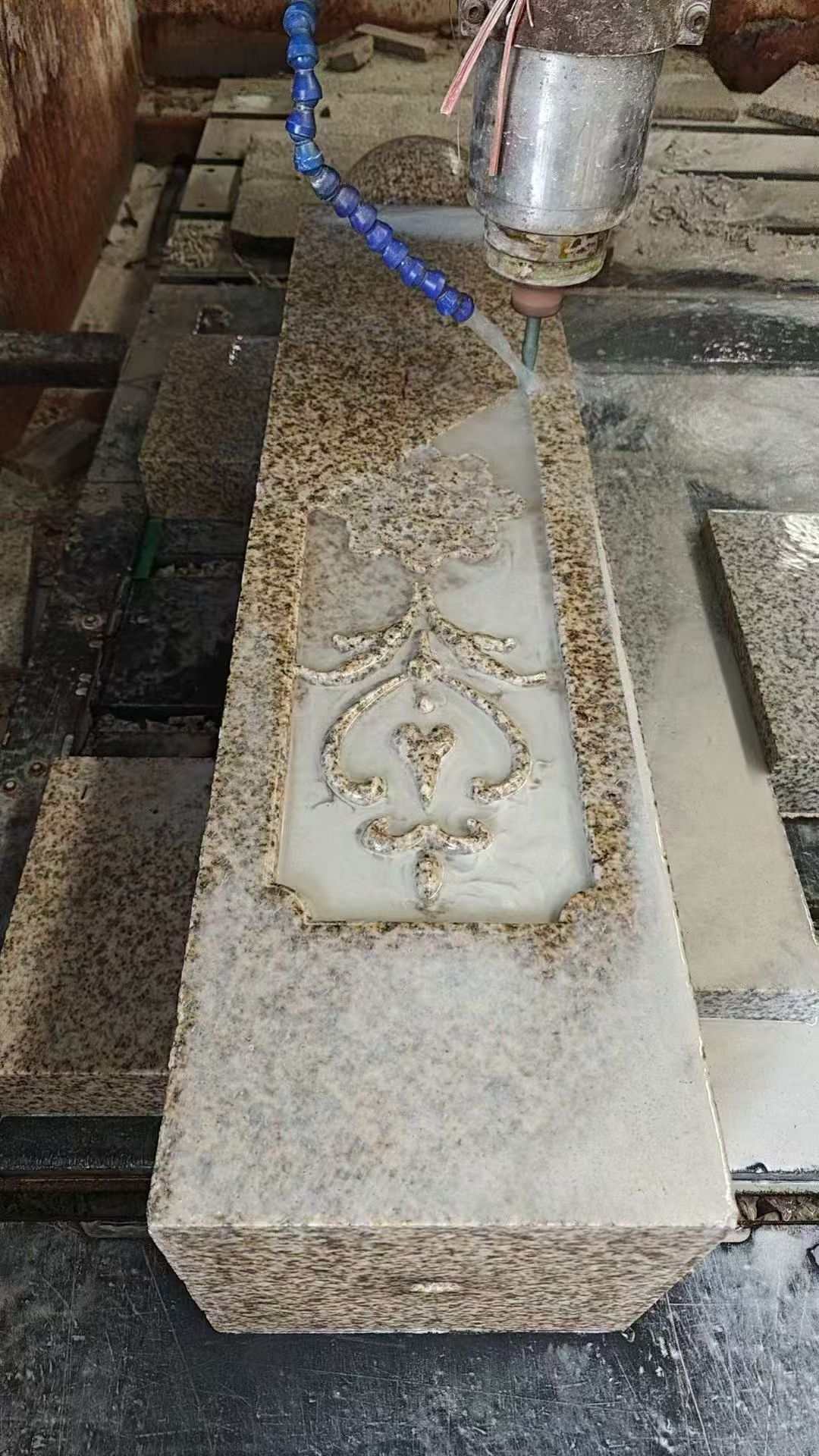 巴中 黄金麻花岗岩异形加工雕刻栏杆大柱