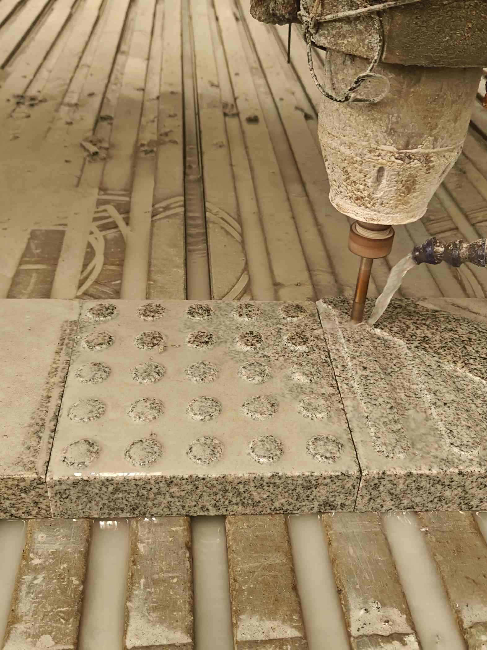 巴中 芝麻白花岗岩石材盲人石、盲道石、盲点石