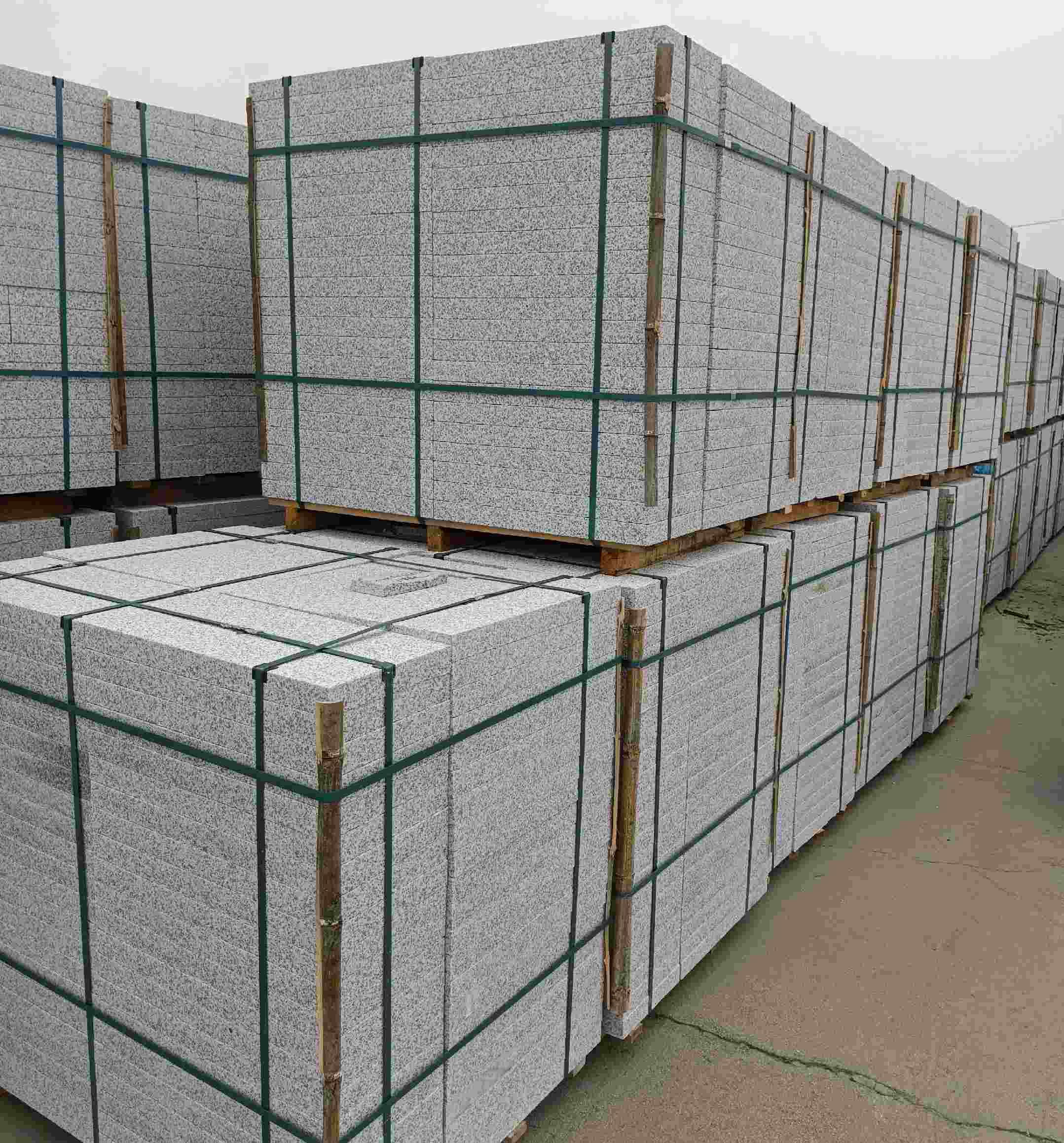 巴中 白麻花岗岩石材荔枝面地铺石（300*600*50）