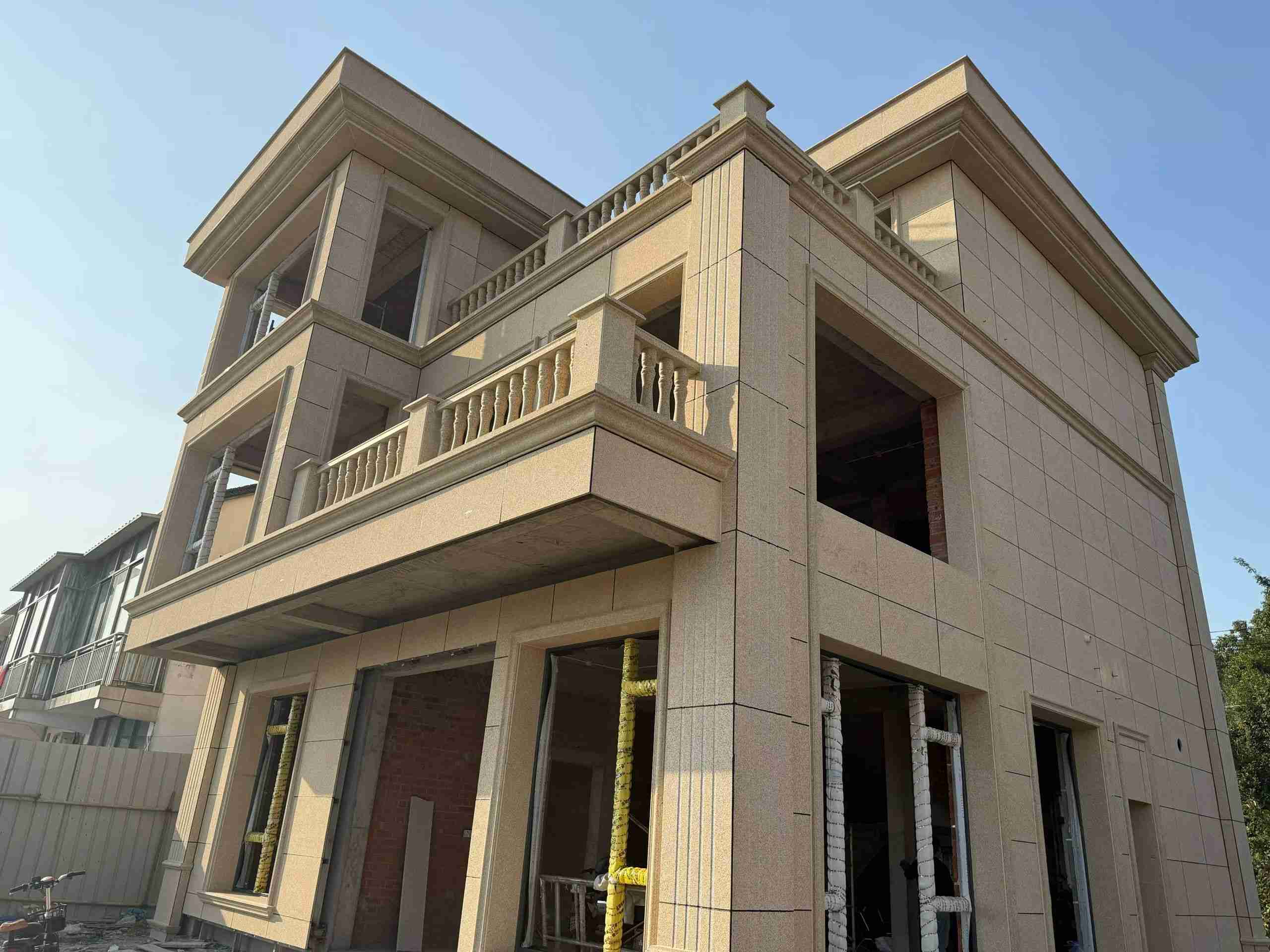 巴中 黄金麻花岗岩石材荔枝面外墙干挂效果展示