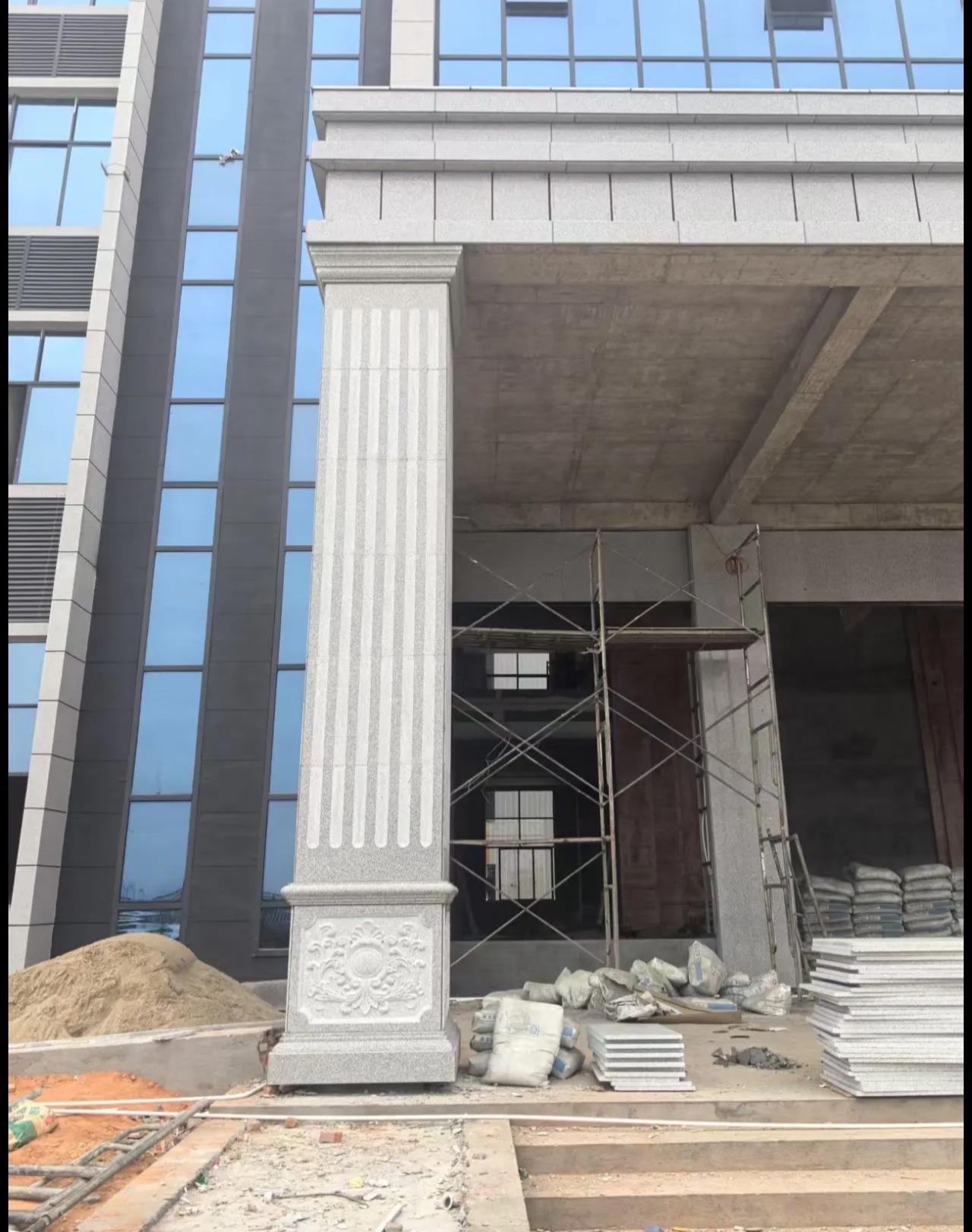 巴中 芝麻白光面花岗岩门楼大柱（罗马柱）配雕花底座