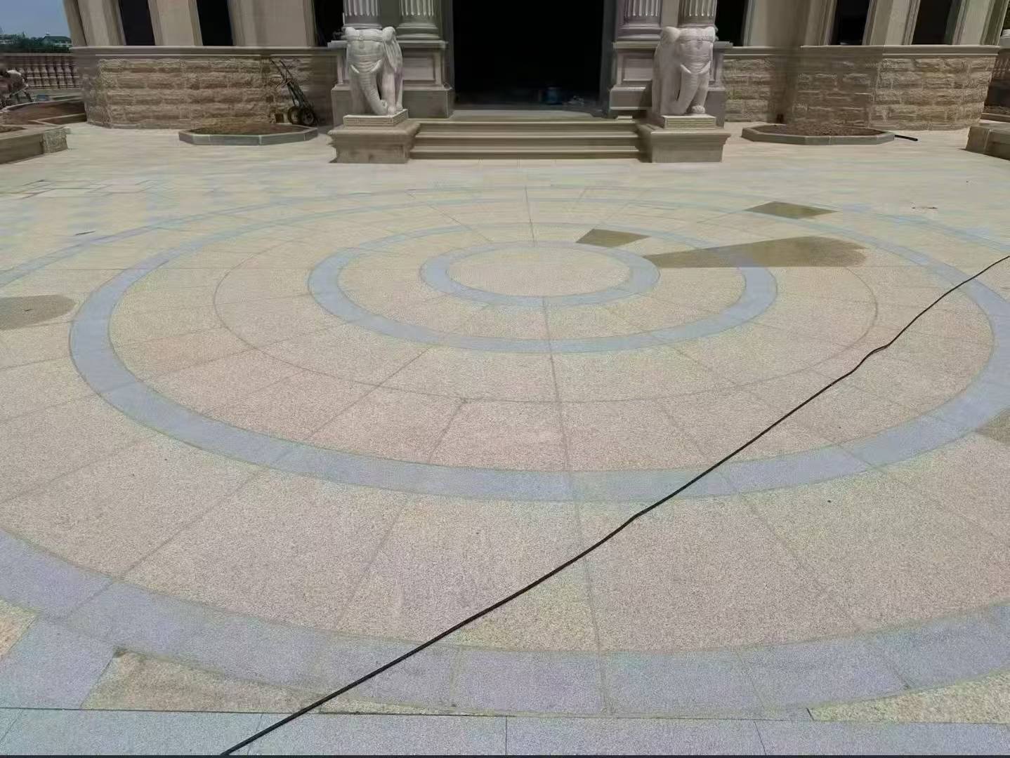 巴中 黄金麻芝麻灰花岗岩石材地铺拼接效果