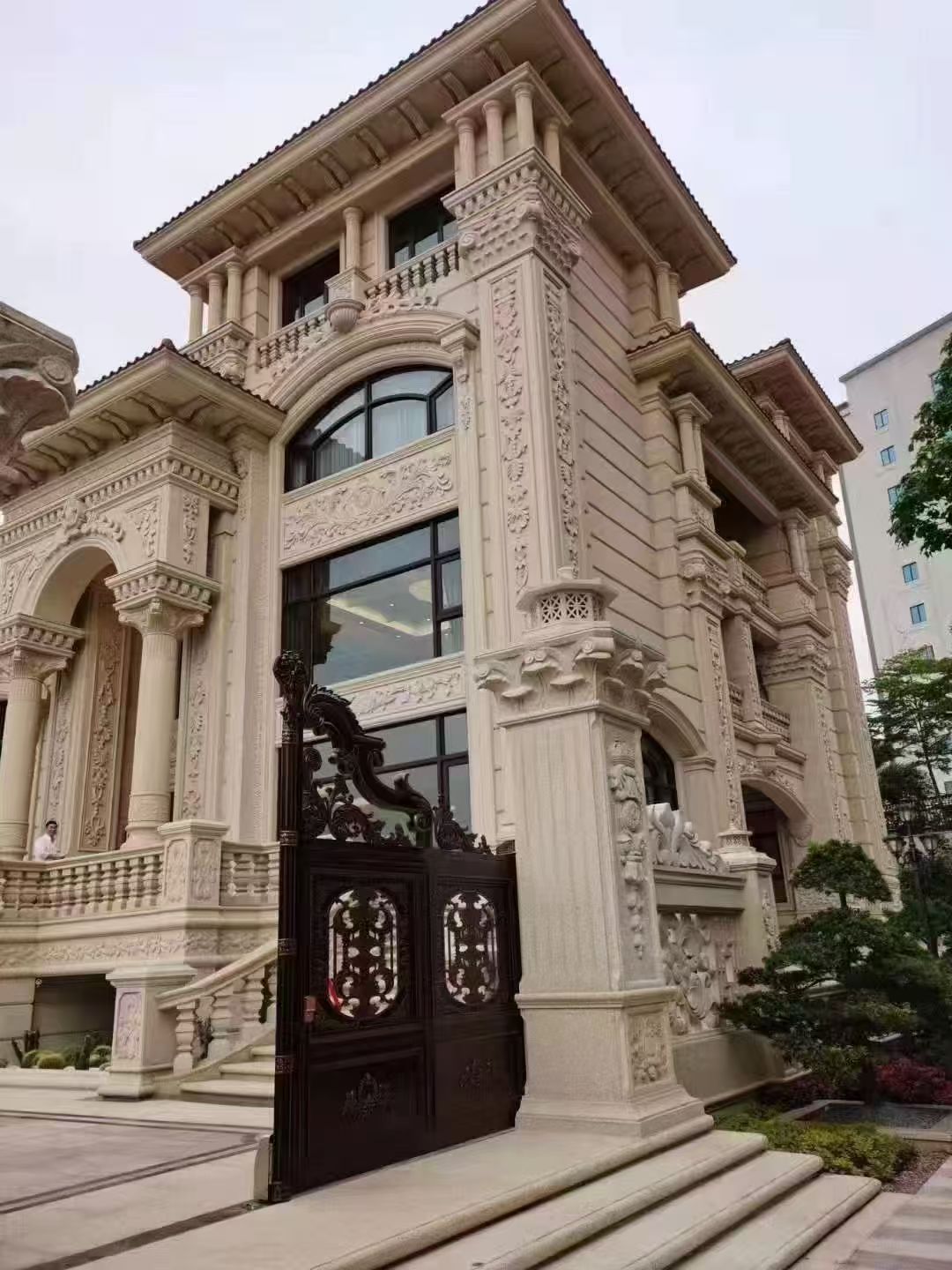 巴中 黄金麻花岗岩别墅外墙干挂效果展示