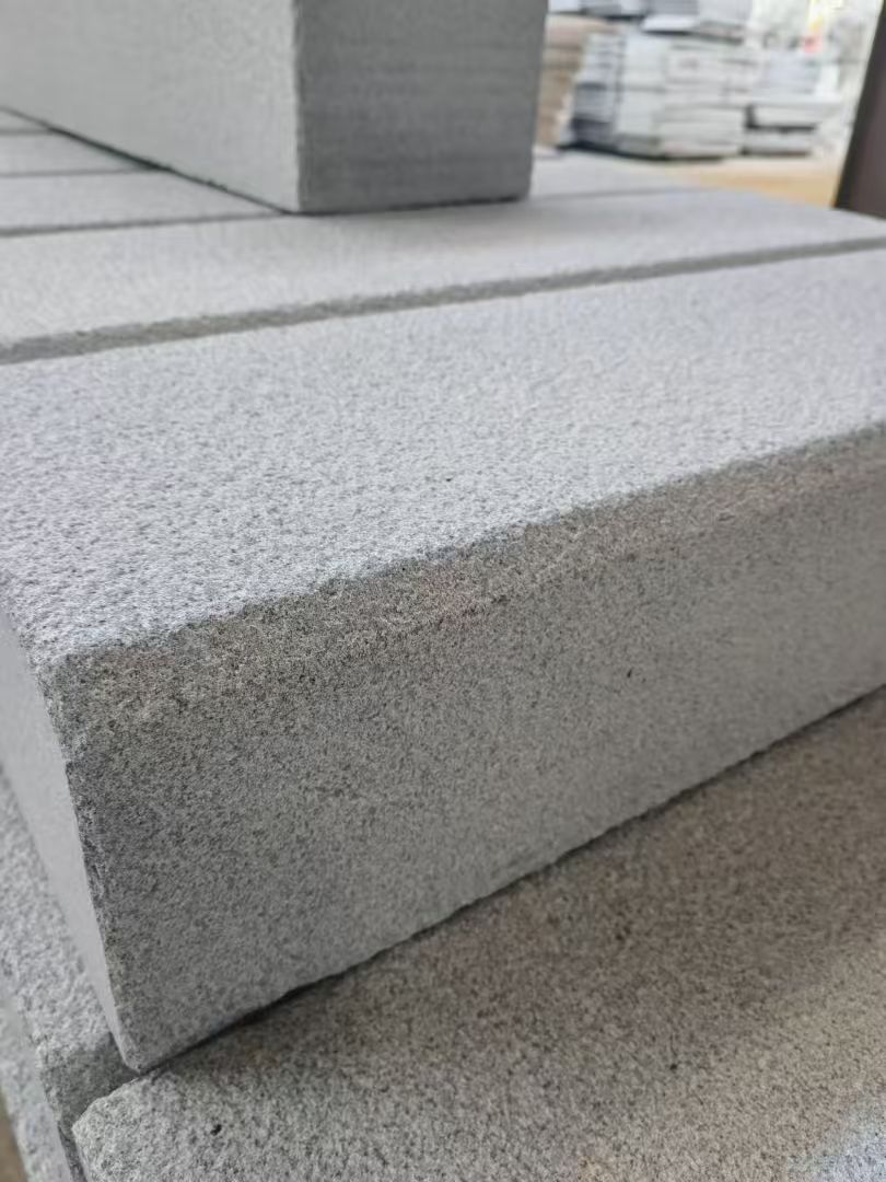 巴中 芝麻灰荔枝面路沿石