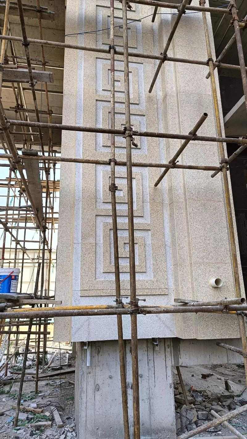 巴中 黄金麻花岗岩别墅外墙干挂回纹造型效果