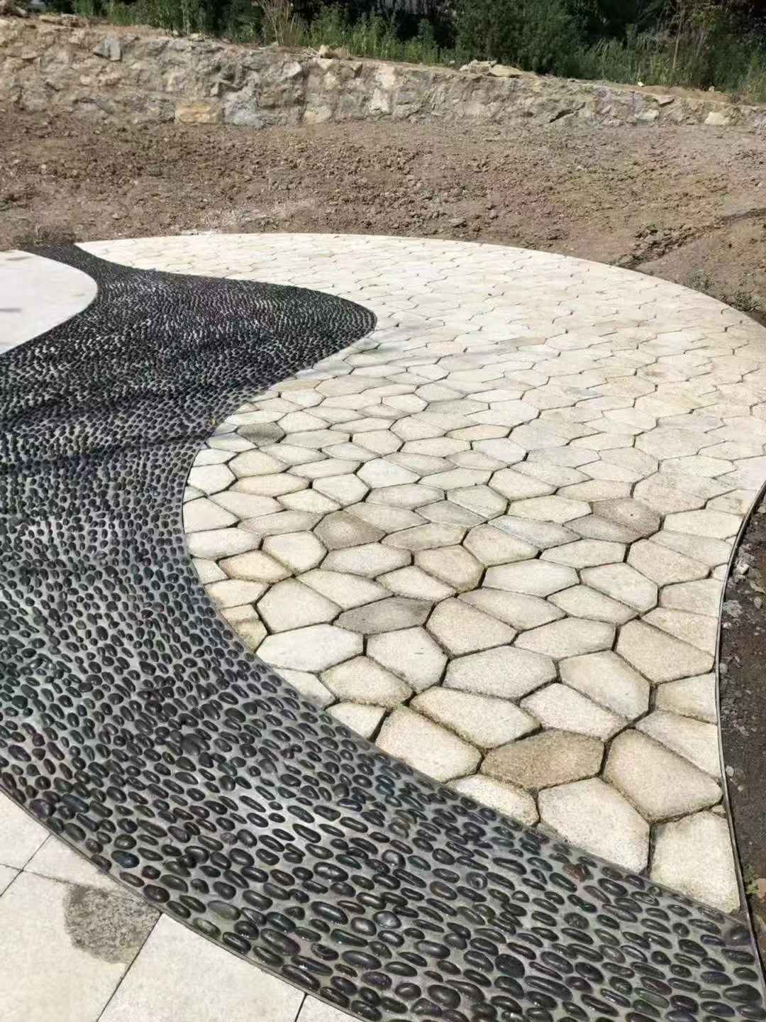 巴中 黄金麻冰裂纹地铺石工地铺装案例