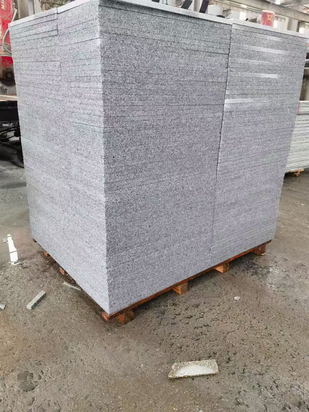 巴中 芝麻白火烧面1.8厚300*600地铺石，尺寸标准，厚薄均匀