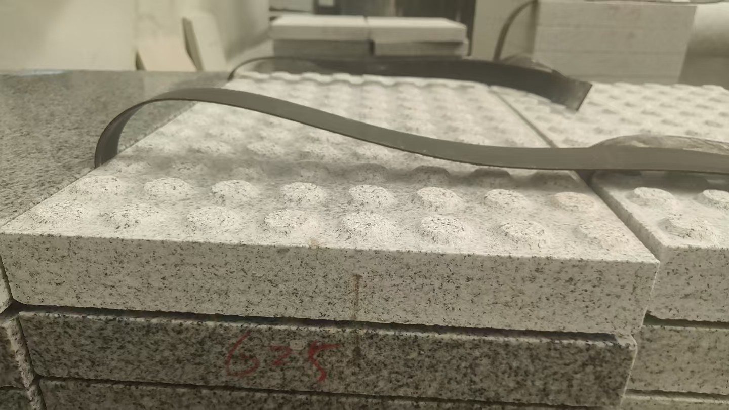 巴中 芝麻白花岗岩6.0公分荔枝面五轴加工雕刻盲点