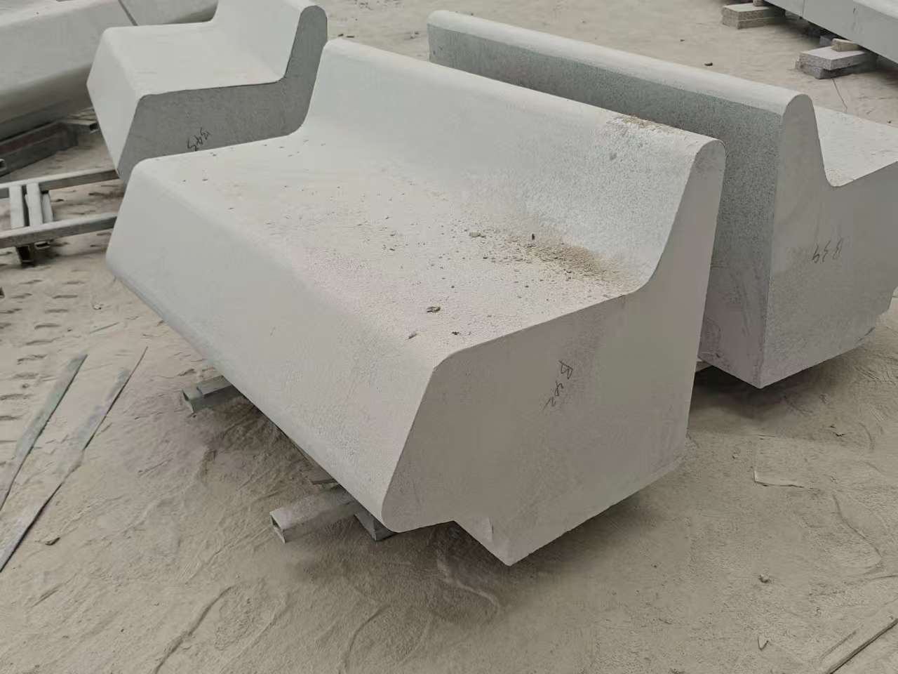 巴中 芝麻白花岗岩异形坐凳，石凳