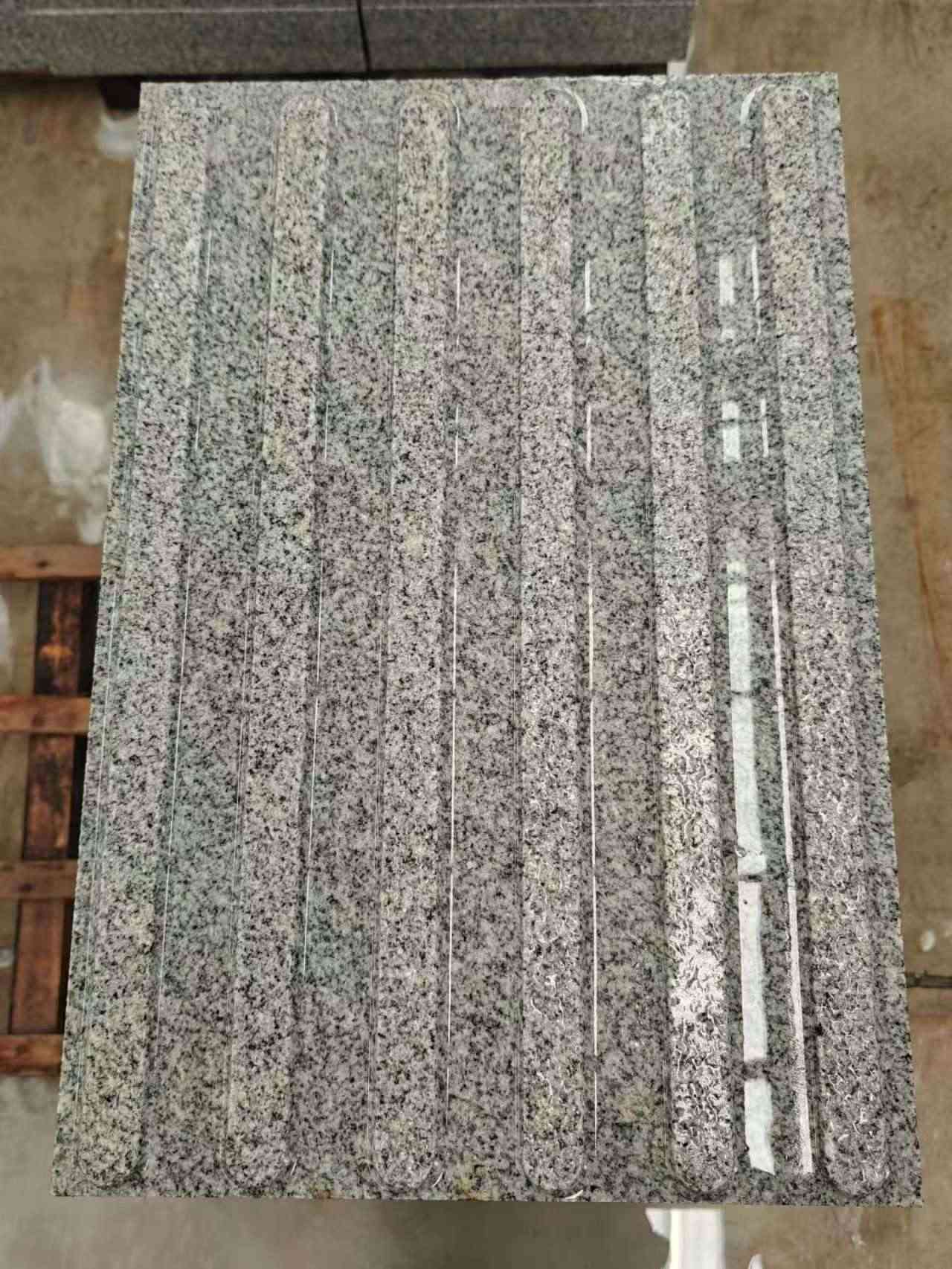 巴中 芝麻白花岗岩荔枝面雕刻盲道，盲条