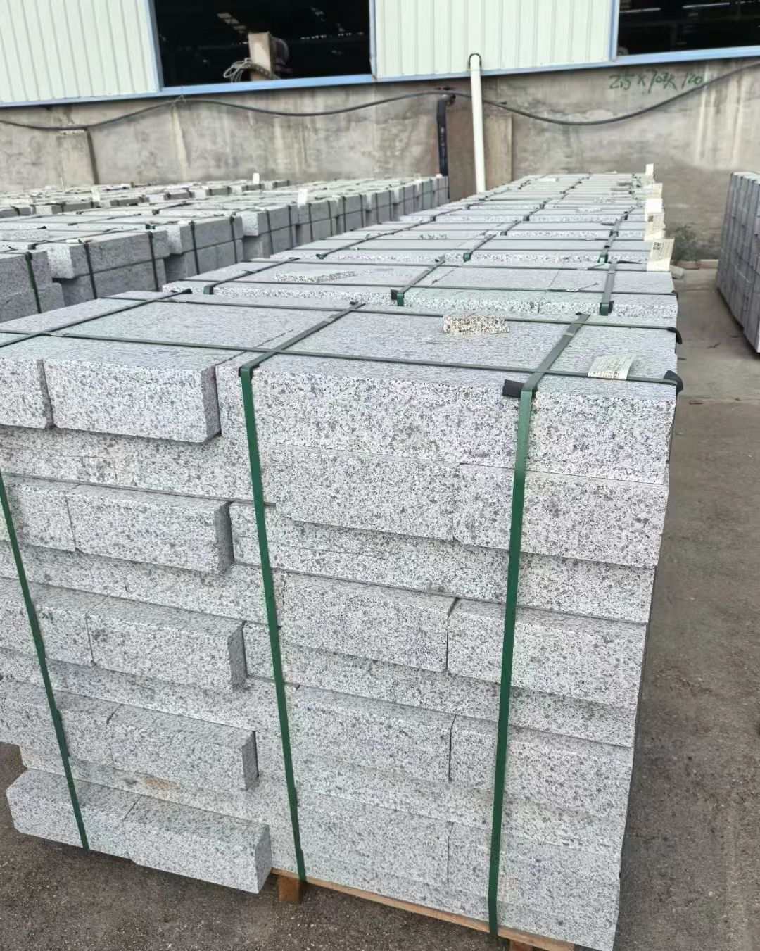 巴中 白麻花岗岩路沿石，弧形路沿石，道牙石，马路牙子，界石，路缘石，平沿石，直岩石，平缘石等