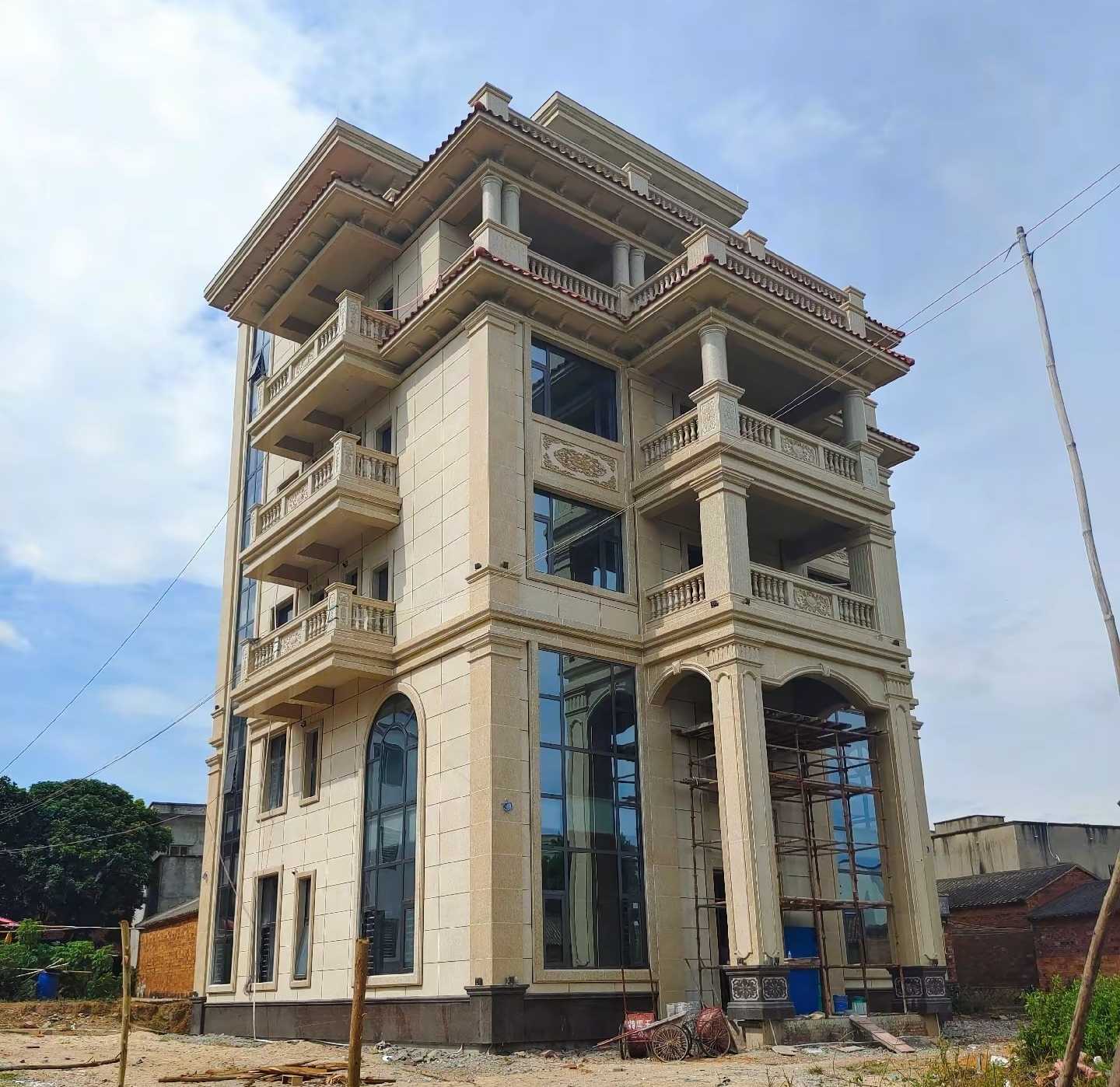 巴中 黄金麻花岗岩石材别墅外墙干挂搭配（雕花栏杆花瓶柱门楼罗马柱）